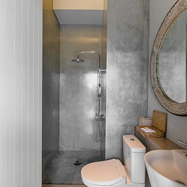 Bathroom with a stone-walled shower